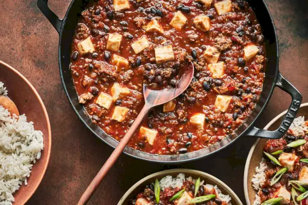 Von Mapo Tofu inspiriertes Chili aus schwarzen Bohnen