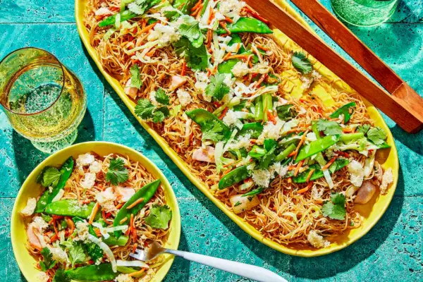 Pancit Krewetkowy Z Chicharrones