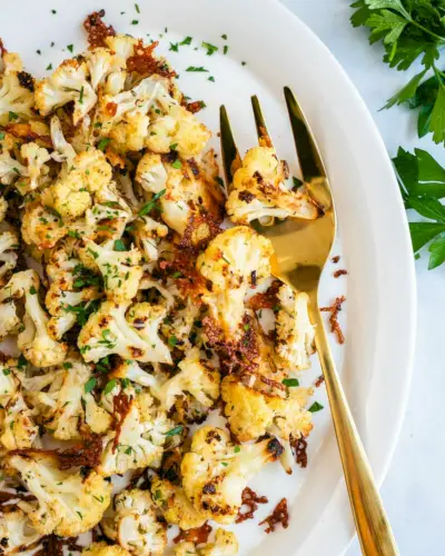 Mit Parmesan gerösteter Blumenkohl