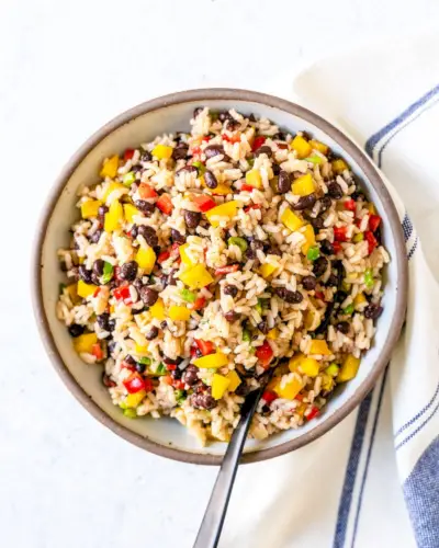 Como fazer salada de feijão preto