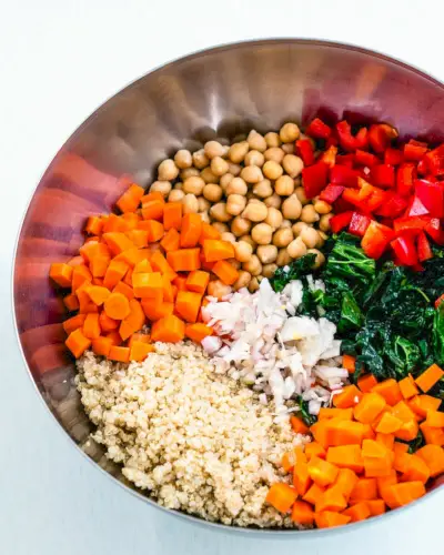 Salada de couve e quinoa