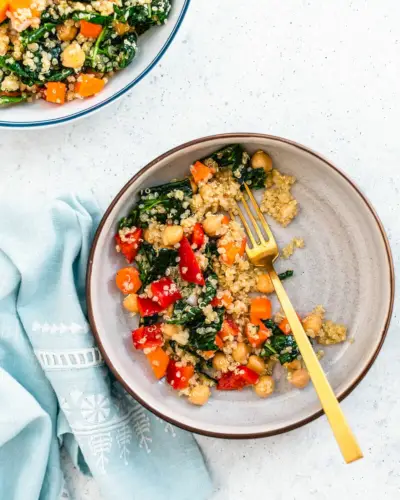 Salada de couve e quinoa