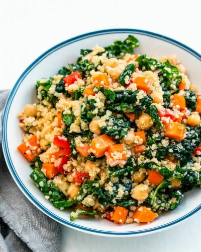 Salada de couve e quinoa