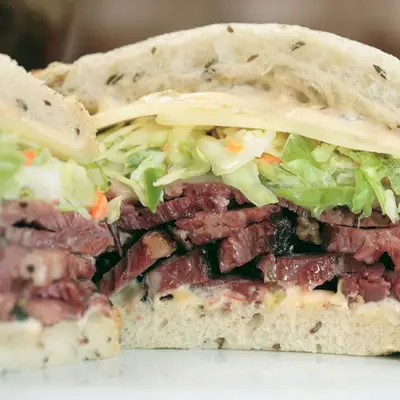 Nahaufnahme eines #19-Sandwichs bei Langer