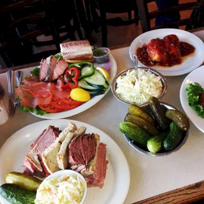 Eine große Auswahl an Sandwiches und anderen Spezialitäten bei Roasters