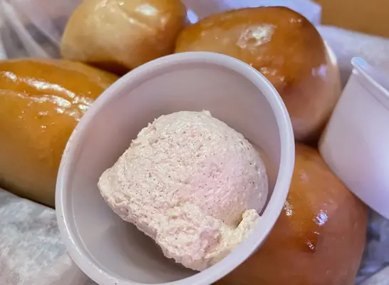 texas roadhouse rolls and honey cinnamon butter