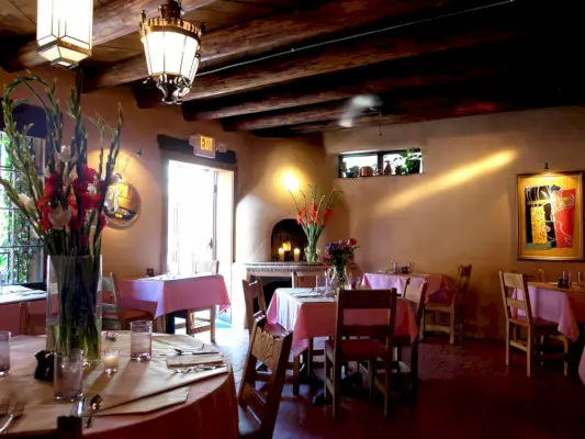 Ružový Adobe