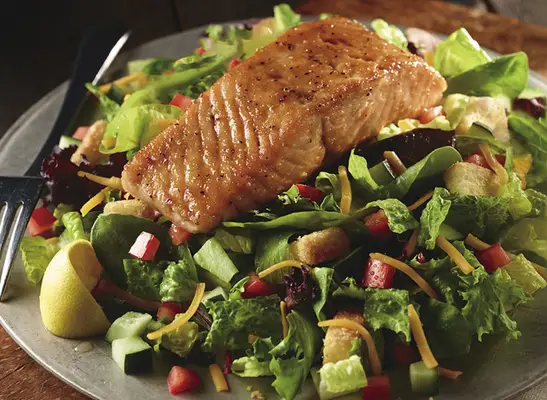 longhorn steakhouse salmon salad