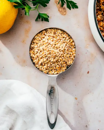 Nevarené farro v odmerke