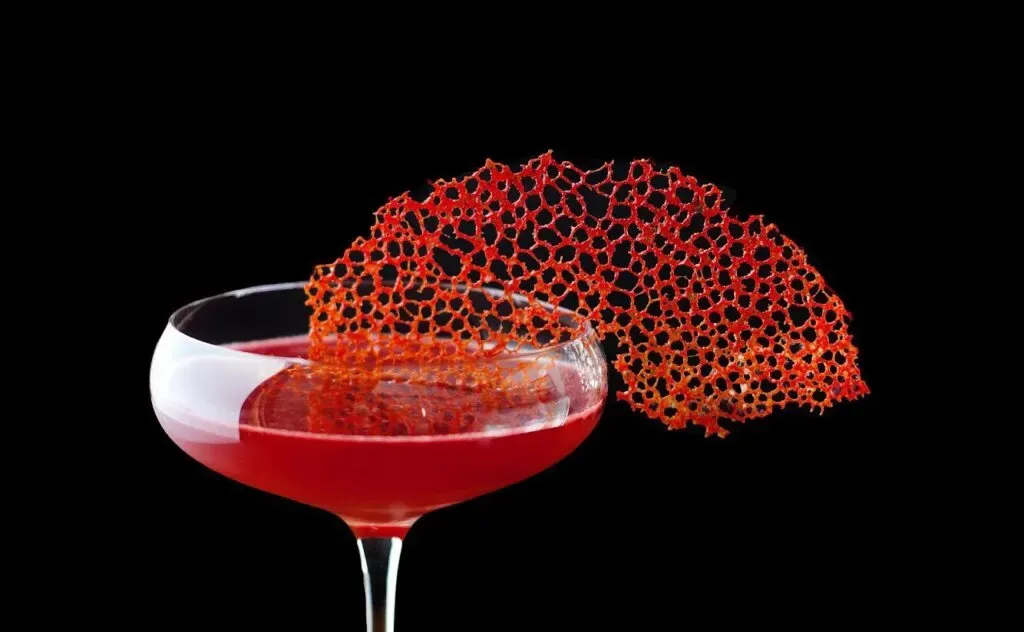 wie man eine Korallen-Tuile-Cocktailgarnitur macht' loading='lazy' title=