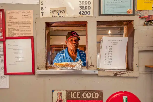 James Jones, propriétaire du Jones Bar-B-Q Diner