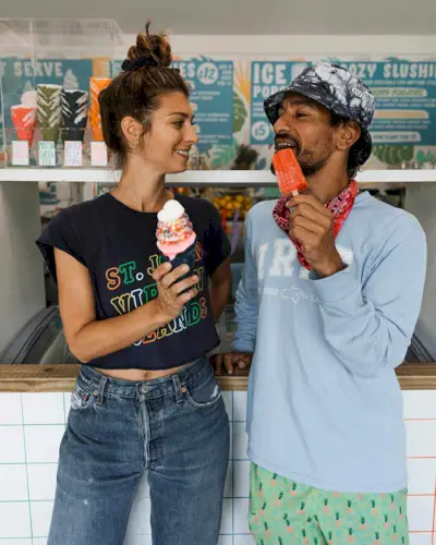 Los comensales disfrutan de paletas artesanales y helados suaves sin lácteos en Irie Pops
