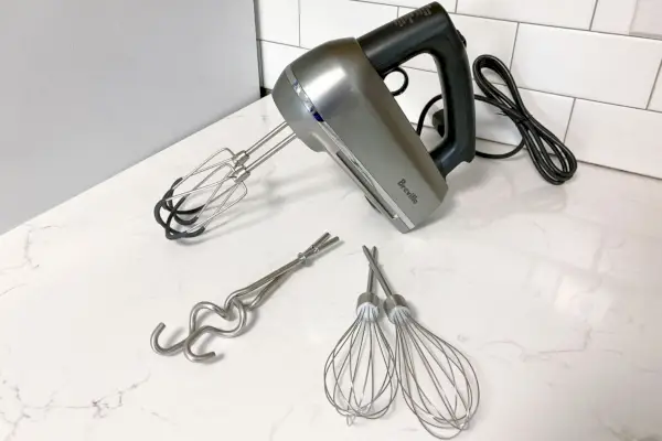 Breville The Handy Mix Scraper z dodatkami na blacie