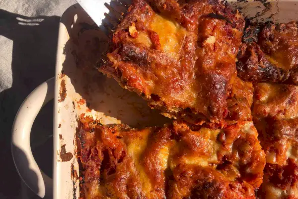 Lasagne w naczyniu do pieczenia Great Jones
