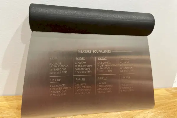 Amazon KitchenAid Grattoir à pâtisserie tout usage en acier inoxydable