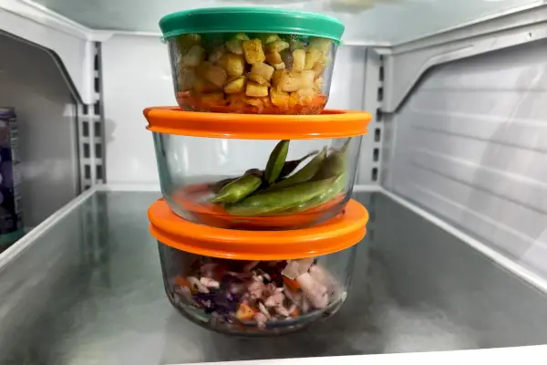Pojemniki do przechowywania firmy Rubbermaid Premier