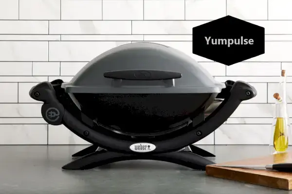 Weber Q 1400 גריל חשמלי על דלפק במטבח