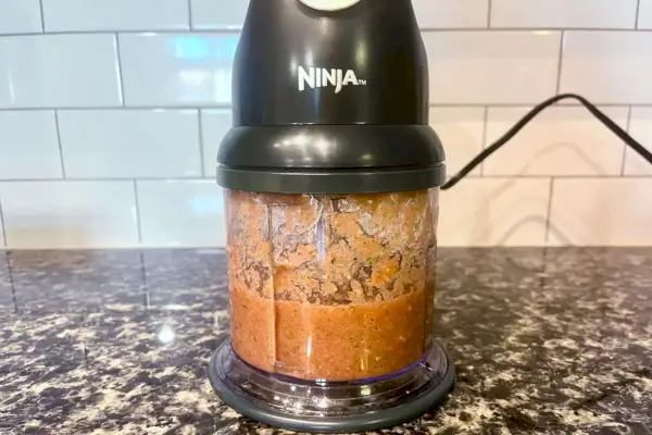 Ninja Express Food Chopper s nasekaným jídlem
