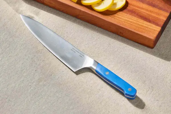 סכין מ-Misen 7-Piece Knife Set על דלפק במטבח