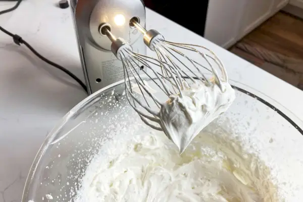 브레빌 핸디믹스 스크레이퍼 핸드믹서 밀가루를 섞어서 가까이서 볼 수 있는 제품