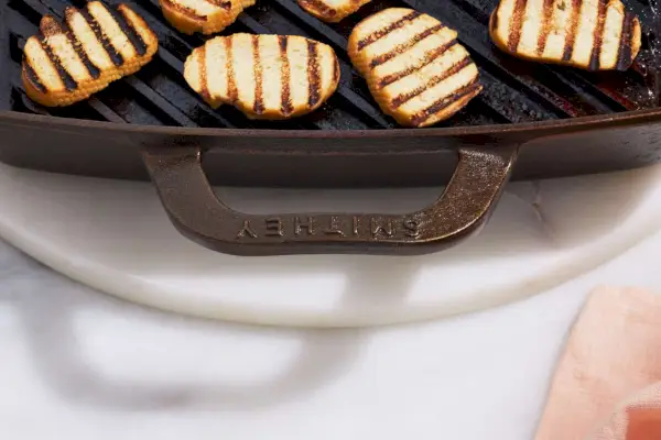 Nahaufnahme der Grillpfanne Nr. 12 von Smithey Ironware Co