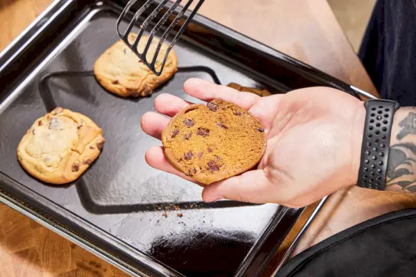 Breville スマート オーブン エア フライヤーで焼いたクッキーの底