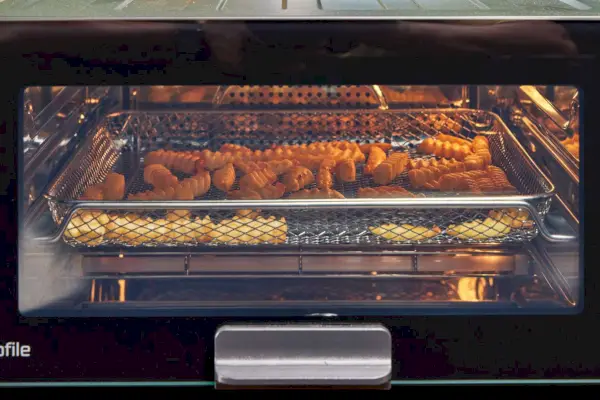 GE Profile Smart Oven でフライドポテトを空揚げする