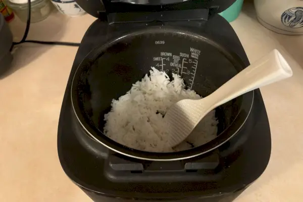 Arroz na panela de arroz por indução Zojirushi