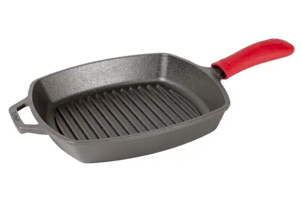 Amazon Lodge Żeliwna kwadratowa patelnia grillowa z czerwonym silikonowym uchwytem