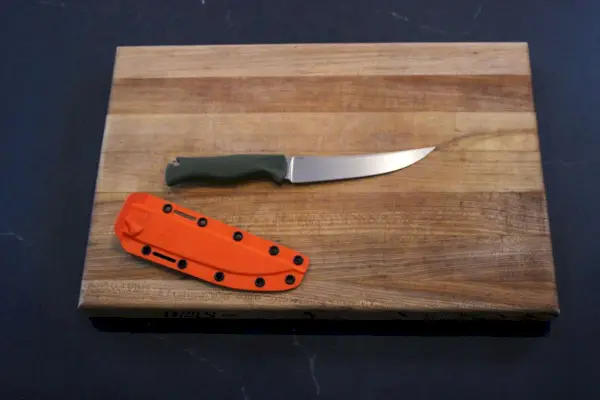 Benchmade Meatcrafter, 6 pouces sur planche à découper