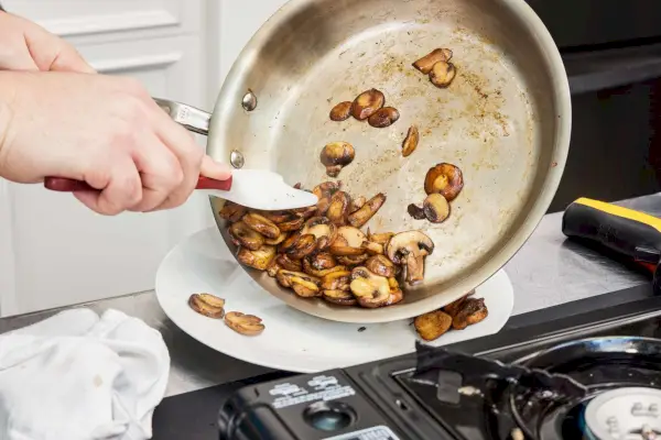 Recept na vyprážanie húb na 10-palcovej nerezovej panvici Made in Cookware