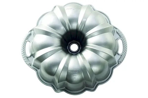 Rocznicowa patelnia Bundt z kolekcji Nordic Ware Platinum