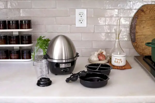Cuisinart Egg Central a díly sedící na kuchyňské lince