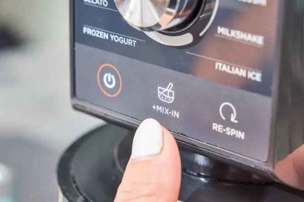 Cuisinart Soft Serve Zmrzlinový stroj - Zmiešajte ho v zmrzlinovači