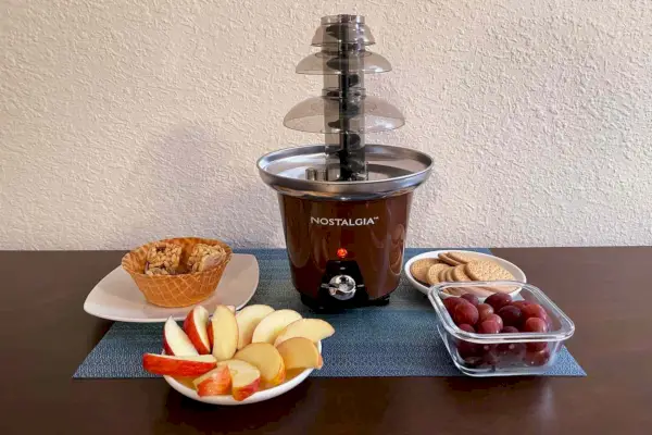 Trojvrstvová elektrická čokoládová fontána na fondue Nostalgia (CFF965)
