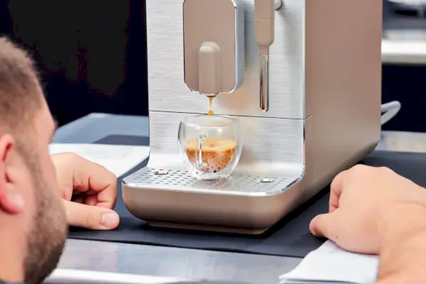 Máquina de café média totalmente automática SMEG