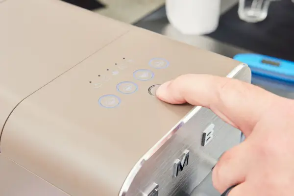 Máquina de café média totalmente automática SMEG