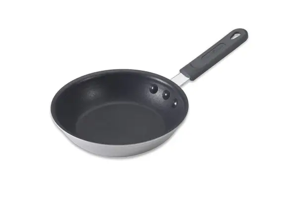 Nordic Ware Restaurant Kochgeschirr 8,25 Zoll Pfanne
