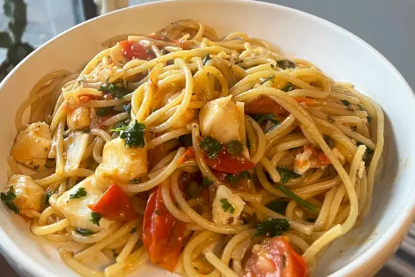 Pasta in einer Le Creuset San Francisco Coupe Pasta Bowl