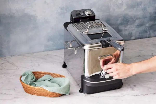 Komplett ausgestattete 3,5-Quart-Fritteuse