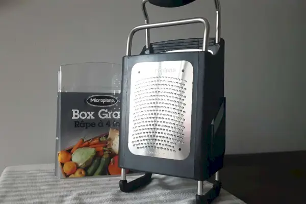 Microplane Specialty Series 4-stranné boxové strúhadlo sediace