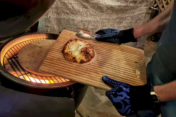 Wyświetlane jest ekstremalnie odporne na ciepło rękawice do grilla Grill Heat Aid