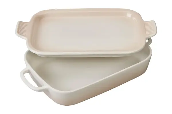 Obdĺžnikový tanier z kameniny Amazon Prime Day Le Creuset s vekom na tanier, 14 3/4