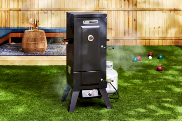 צילום מבוים של Cuisinart COS-244 Vertical Propane Smoker