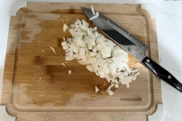 קרש חיתוך חריץ מסדרת גורמה 17.5 x 13 אינץ' Epicurean