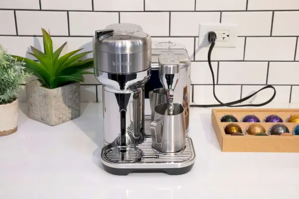 Ekspres Breville Nespresso Vertuo Creatista BVE850BSS