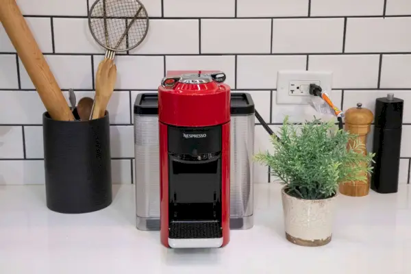 Ekspres Amazon Nespresso Lattissima One marki De'Longhi