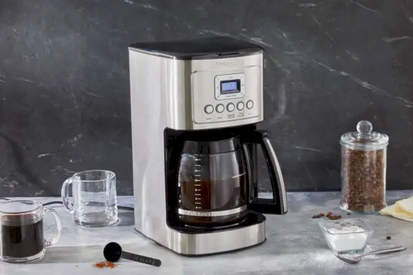 Programovateľný kávovar Cuisinart PerfecTemp na 14 šálok (DCC-3200P1)