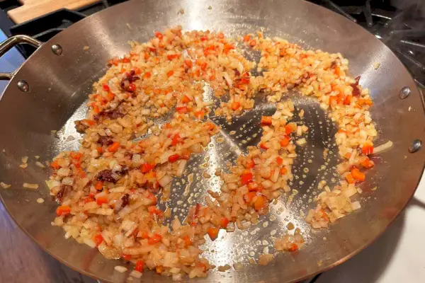 Gotowanie ryżu na patelni Mauviel Copper Paella Pan