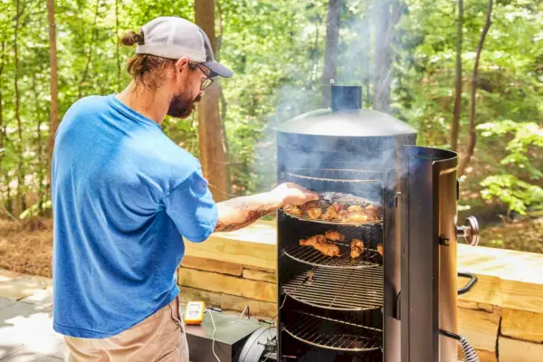 Camp Chef SMV24S Fumoir à gaz vertical avec voûte de fumée de 24 pouces